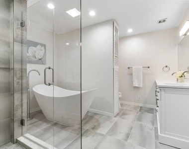 13477 Fountain View Boulevard - Photo Thumbnail 11