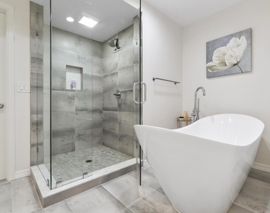13477 Fountain View Boulevard - Photo Thumbnail 12