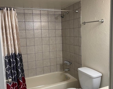16402 N 31st Street - Photo Thumbnail 8