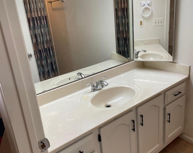 16402 N 31st Street - Photo Thumbnail 11