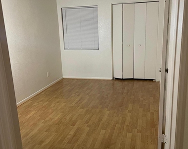 16402 N 31st Street - Photo Thumbnail 5