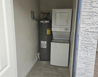 935 E Roma Avenue - Photo Thumbnail 22
