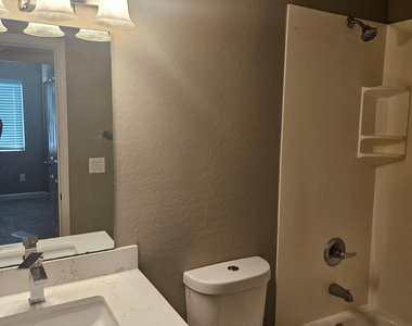 935 E Roma Avenue - Photo Thumbnail 10