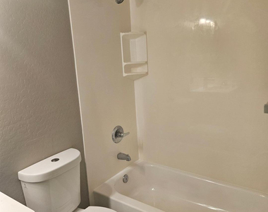 935 E Roma Avenue - Photo Thumbnail 11
