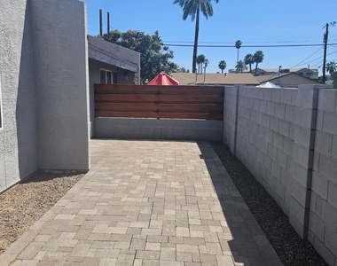 935 E Roma Avenue - Photo Thumbnail 19