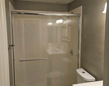 935 E Roma Avenue - Photo Thumbnail 14
