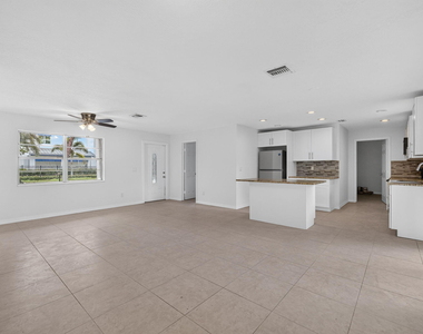 913 Se 10th Street - Photo Thumbnail 4