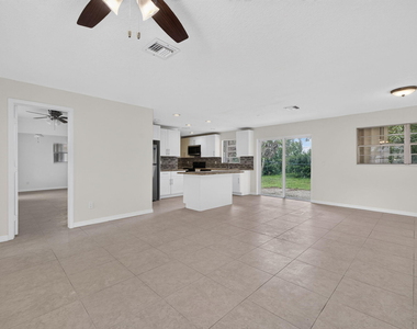 913 Se 10th Street - Photo Thumbnail 3