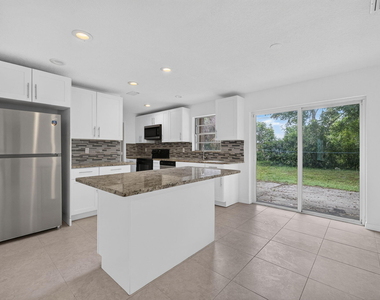 913 Se 10th Street - Photo Thumbnail 9