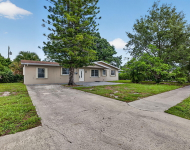 913 Se 10th Street - Photo Thumbnail 2