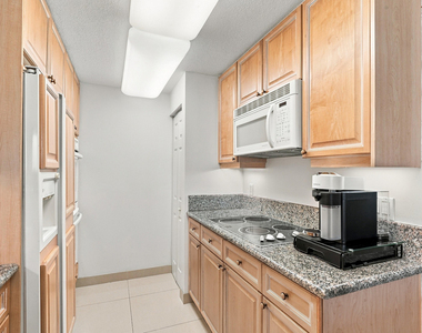6001 N Ocean Drive - Photo Thumbnail 10