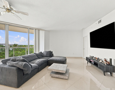 6001 N Ocean Drive - Photo Thumbnail 5