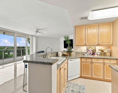6001 N Ocean Drive - Photo Thumbnail 11