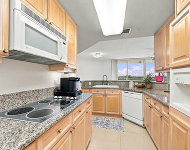 6001 N Ocean Drive - Photo Thumbnail 13