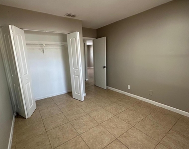 4839 Serafica Drive - Photo Thumbnail 5