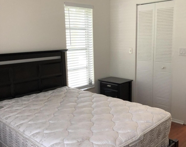 480 Nw 20th Street - Photo Thumbnail 13