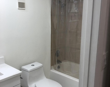 480 Nw 20th Street - Photo Thumbnail 6