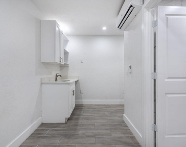 216 Jackson Avenue - Photo Thumbnail 8