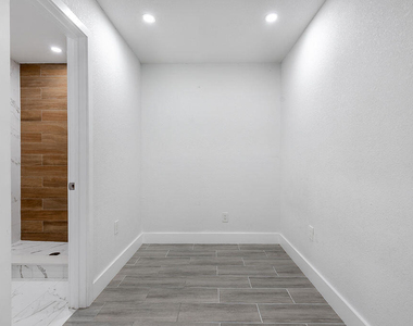216 Jackson Avenue - Photo Thumbnail 7