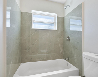 251 Ne 40th Street - Photo Thumbnail 11