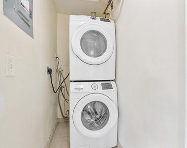 251 Ne 40th Street - Photo Thumbnail 12