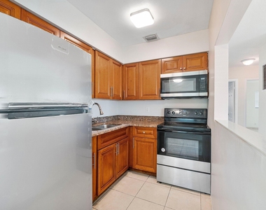 251 Ne 40th Street - Photo Thumbnail 5