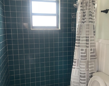 1021 Se Monterey Road - Photo Thumbnail 5