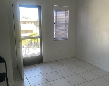 1021 Se Monterey Road - Photo Thumbnail 4