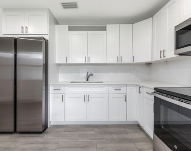 220 Jackson Avenue - Photo Thumbnail 5