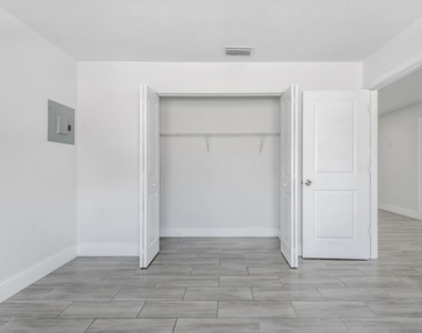 220 Jackson Avenue - Photo Thumbnail 14