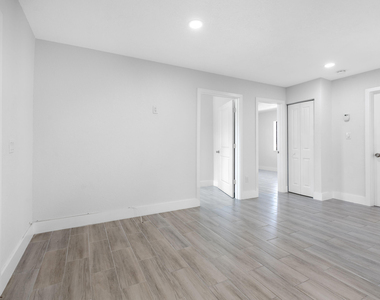 220 Jackson Avenue - Photo Thumbnail 6