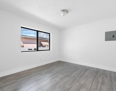 220 Jackson Avenue - Photo Thumbnail 12