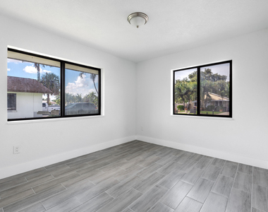 220 Jackson Avenue - Photo Thumbnail 7