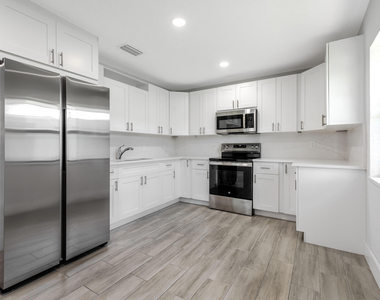220 Jackson Avenue - Photo Thumbnail 2