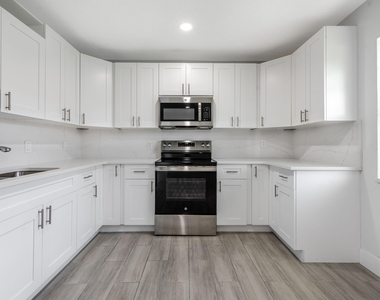 220 Jackson Avenue - Photo Thumbnail 4