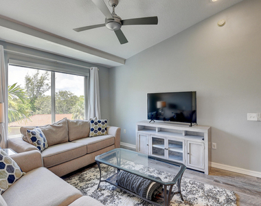 1223 Villa Circle - Photo Thumbnail 4
