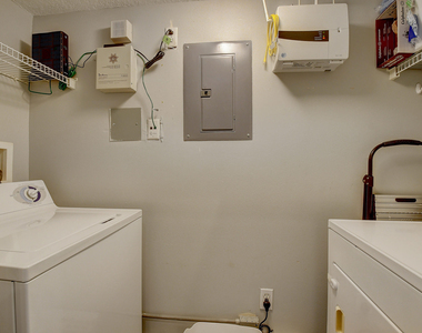 1223 Villa Circle - Photo Thumbnail 11
