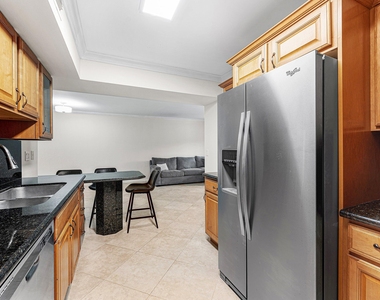 3300 Jaywood Terrace - Photo Thumbnail 10