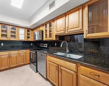 3300 Jaywood Terrace - Photo Thumbnail 9
