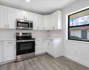 224 Jackson Avenue - Photo Thumbnail 6