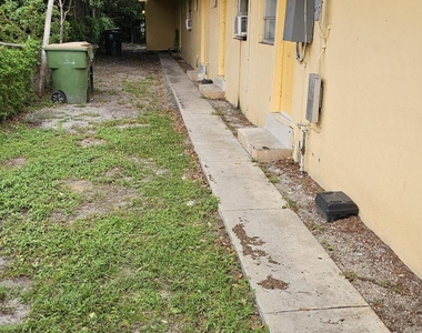 725 Ne 126th Street - Photo Thumbnail 1