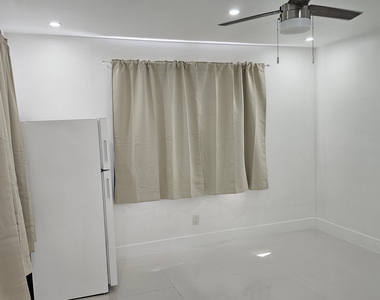 725 Ne 126th Street - Photo Thumbnail 3