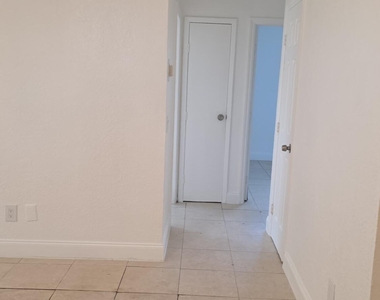 1130 N F Street - Photo Thumbnail 4