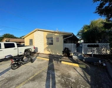 1130 N F Street - Photo Thumbnail 8