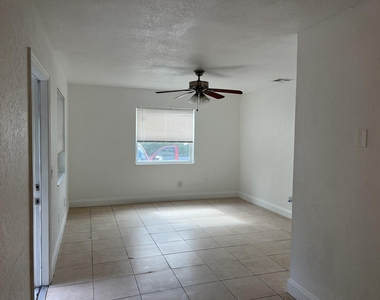 1130 N F Street - Photo Thumbnail 11