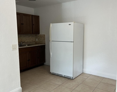 1130 N F Street - Photo Thumbnail 9