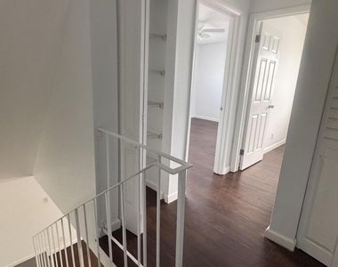108 E Tiffany Drive - Photo Thumbnail 7