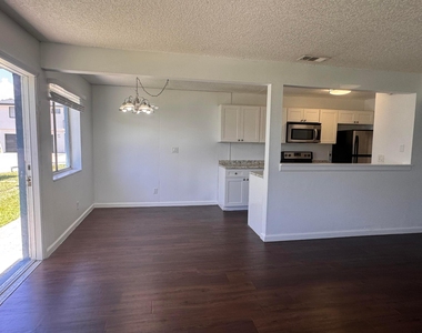 108 E Tiffany Drive - Photo Thumbnail 2