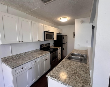 108 E Tiffany Drive - Photo Thumbnail 5