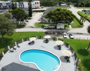 108 E Tiffany Drive - Photo Thumbnail 12